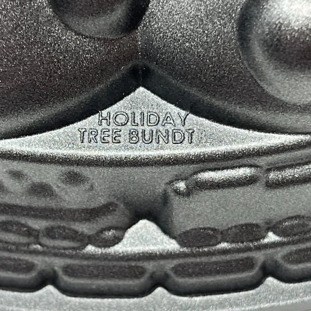 Nordic Ware Holiday Tree Bundt Cake Pan 10 cups cast aluminum EUC